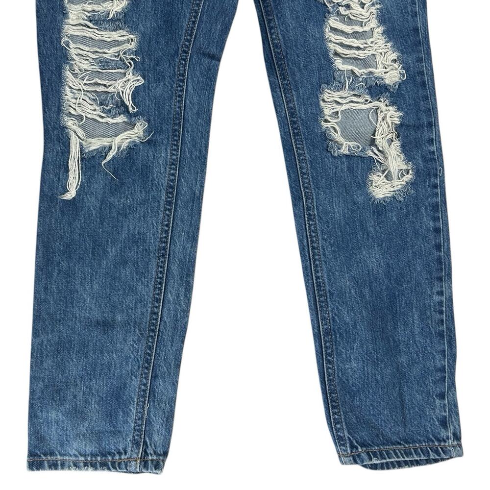 Almost Famous Distressed Mom Jeans Womens Juniors Size 1 Medium Wash Blue Ripped - Picture 4 of 14